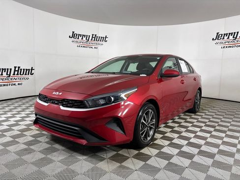 Used 2022 Kia Forte LXS FWD image 1