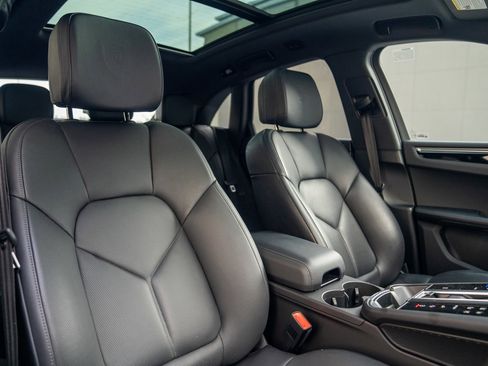 Used 2025 Porsche Macan image 26