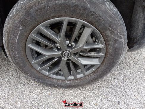 Used 2023 Nissan Rogue S image 10