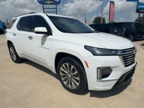 Used 2023 Chevrolet Traverse Premier w/ LPO, Cargo Package FWD image 2