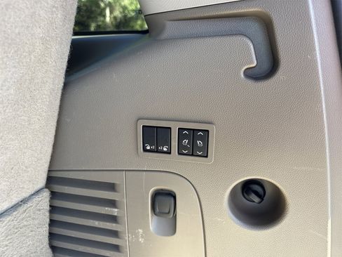 Used 2017 GMC Yukon SLT image 36