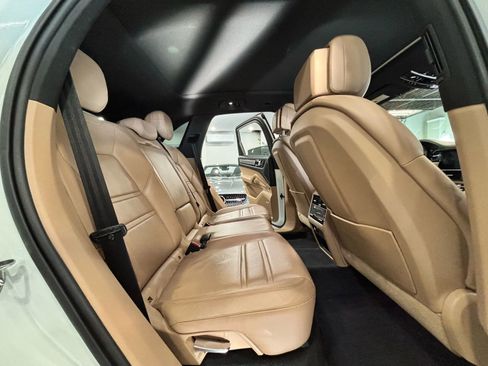 Used 2019 Porsche Cayenne S image 19