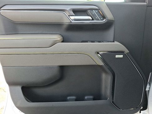 Used 2023 Chevrolet Silverado 1500 ZR2 image 12