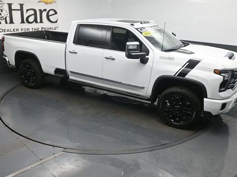 Used 2025 Chevrolet Silverado 2500 High Country w/ High Country Premium Package AWD/4WD image 45