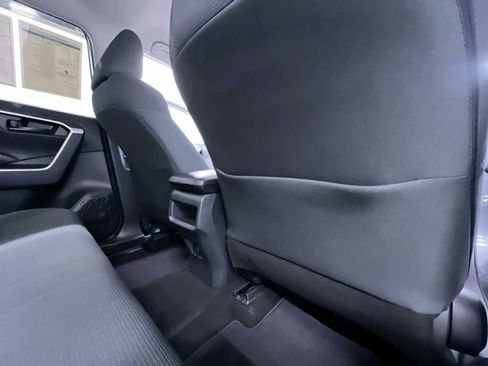 Used 2019 Toyota RAV4 LE w/ Carpet Mat Package FWD image 40