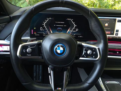 Used 2023 BMW i7 xDrive60 AWD/4WD image 37