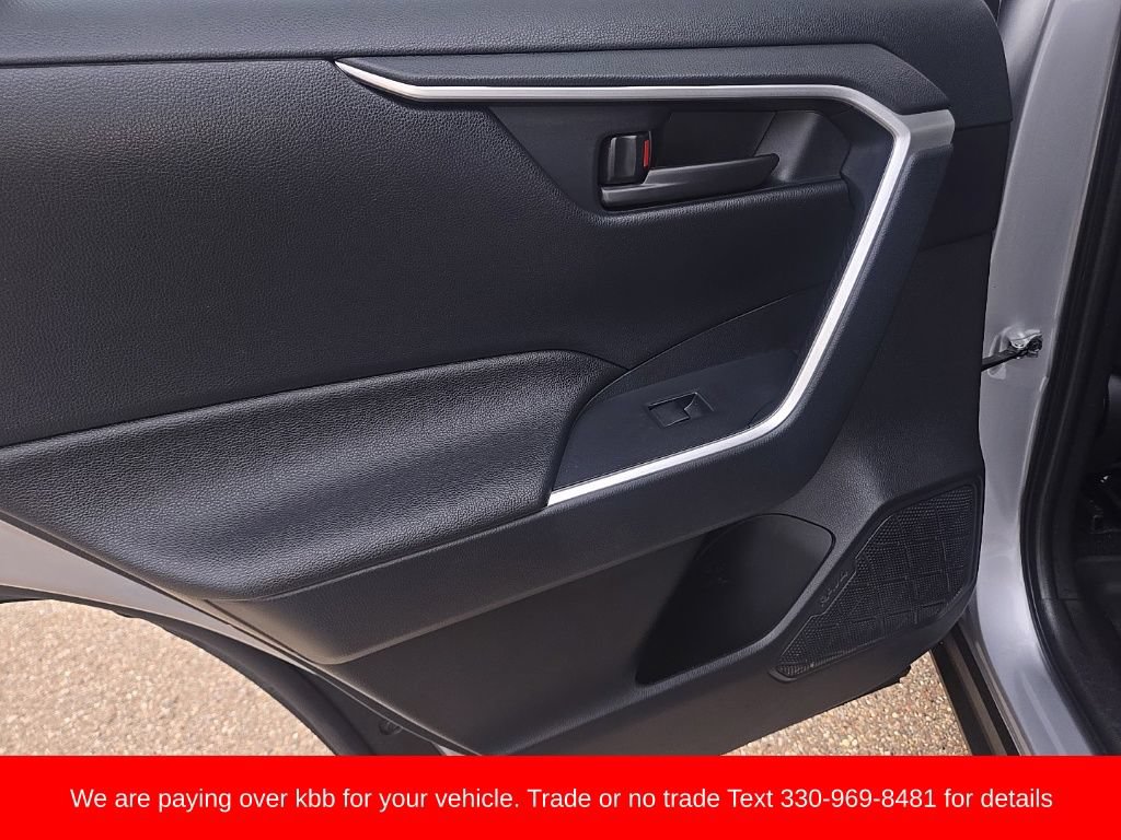 Used 2023 Toyota RAV4 LE AWD/4WD image 29