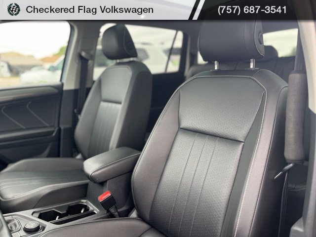 Used 2022 Volkswagen Tiguan SE w/ Panoramic Sunroof Package AWD/4WD image 22