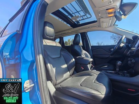 Used 2020 Jeep Cherokee Trailhawk image 20