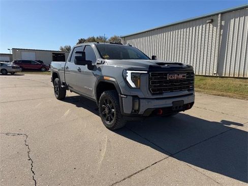 Used 2024 GMC Sierra 2500 AT4 image 1