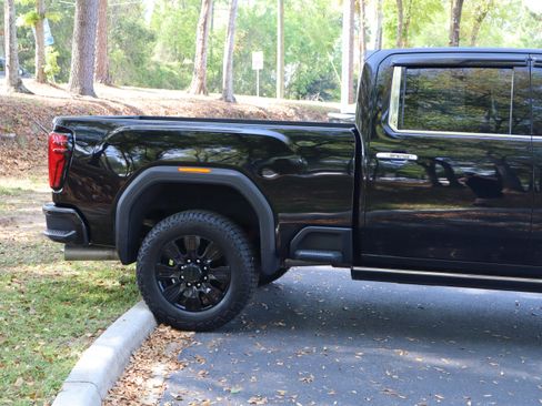 Used 2025 GMC Sierra 2500 Denali Ultimate image 10