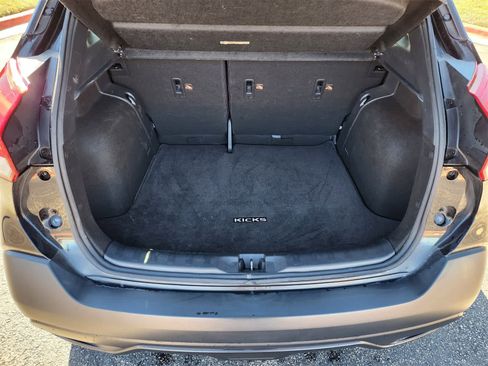 Used 2019 Nissan Kicks SV image 30