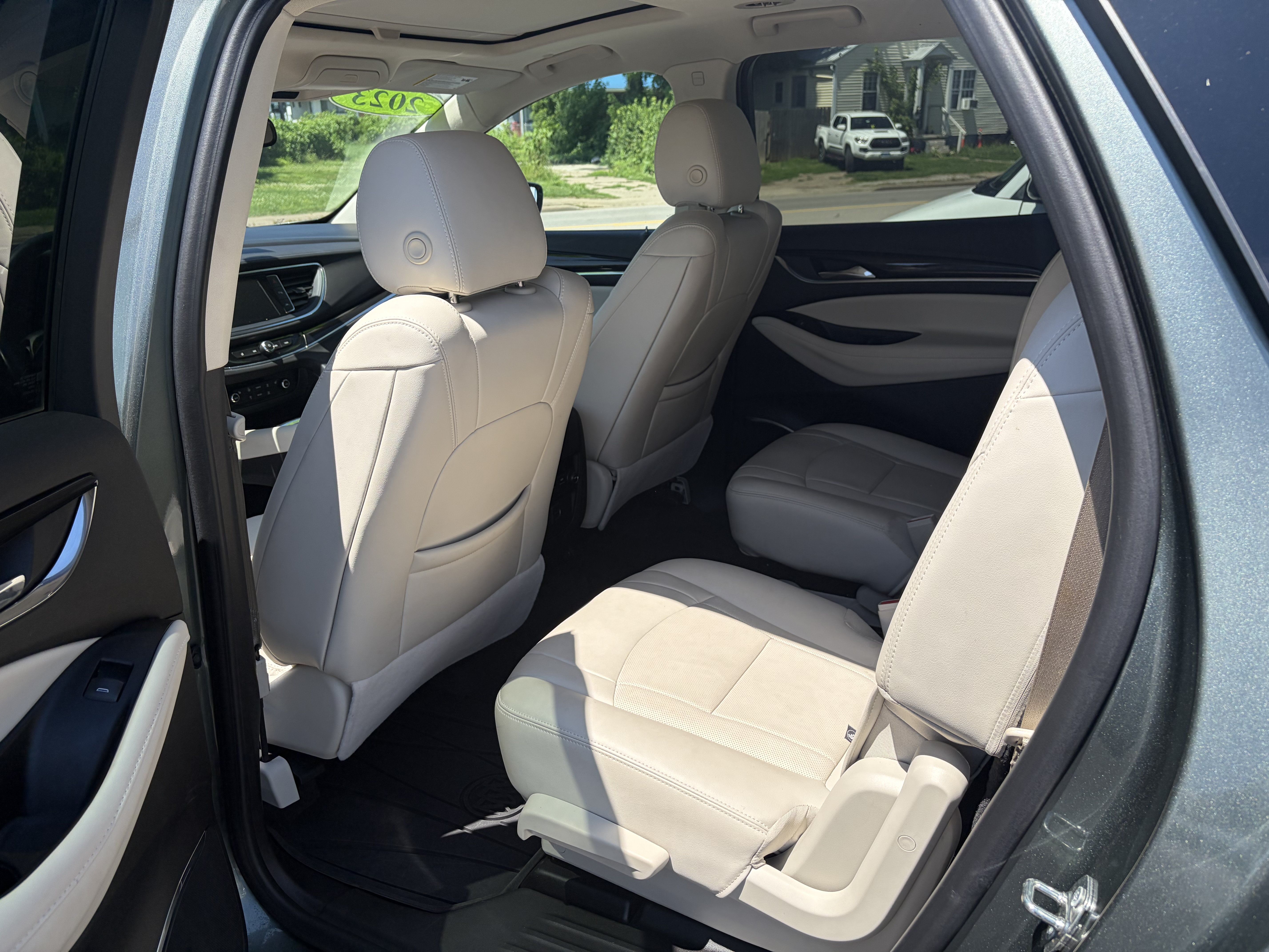 Used 2023 Buick Enclave Essence w/ Experience Buick Package FWD image 9