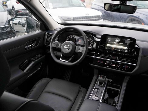 New 2025 Nissan Pathfinder SL image 14