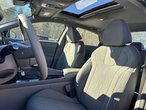 New 2026 Hyundai Elantra SEL Sport Premium FWD image 7