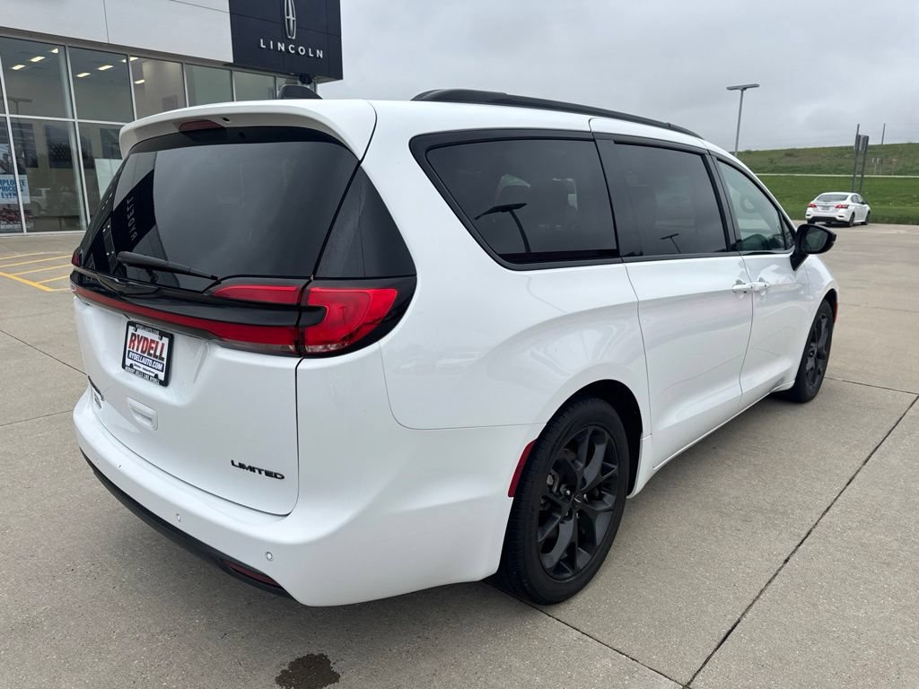 Used 2025 Chrysler Pacifica Limited FWD image 36
