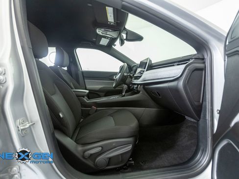 Used 2025 Jeep Compass Sport image 37