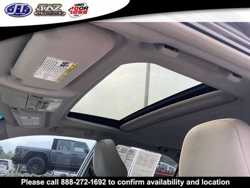 Used 2014 Toyota Camry XLE FWD image 12