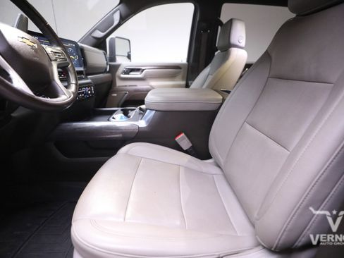 Used 2024 Chevrolet Silverado 3500 LTZ w/ LTZ Convenience Package image 10