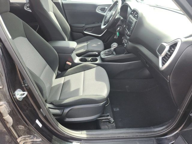 Used 2024 Kia Soul LX w/ Option Group 015 FWD image 15