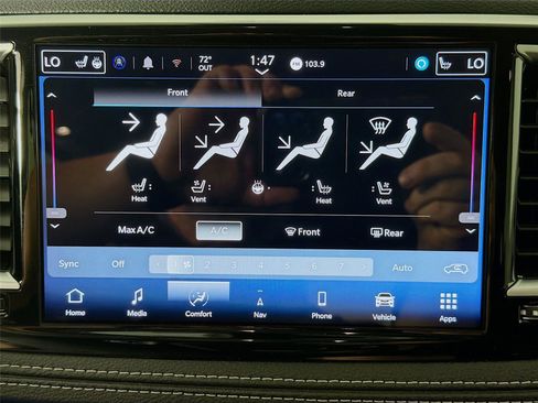 Used 2024 Chrysler Pacifica Limited FWD image 22