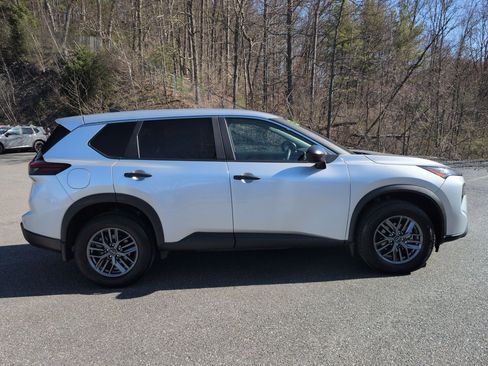 Used 2025 Nissan Rogue S image 4