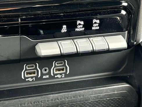 Used 2025 RAM 1500 Laramie AWD/4WD image 19