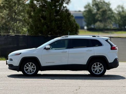 Used 2016 Jeep Cherokee Latitude w/ Comfort/Convenience Group AWD/4WD image 8