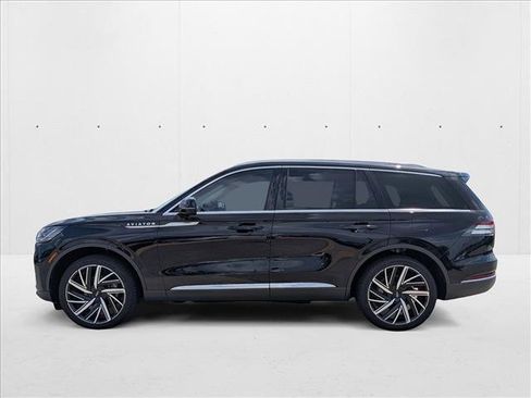 Used 2025 Lincoln Aviator Reserve w/ Equipment Group 201A image 9
