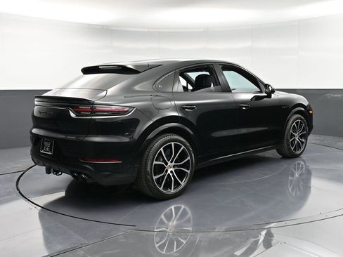 Used 2023 Porsche Cayenne Turbo S image 8