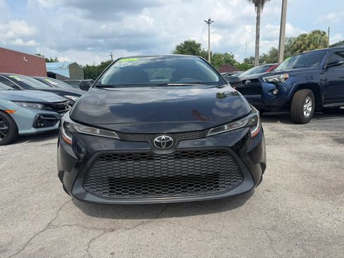 Used 2022 Toyota Corolla LE FWD image 2