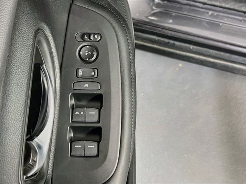 Used 2023 Honda HR-V LX image 17
