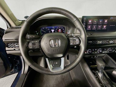 Used 2025 Honda Accord Touring image 11