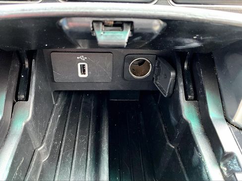 Used 2017 Ford Explorer Platinum image 16