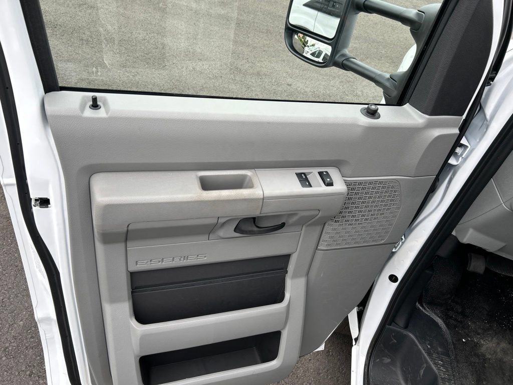 New 2027 Ford E-450 and Econoline 450 Super Duty w/ Power Equipment Group RWD image 11