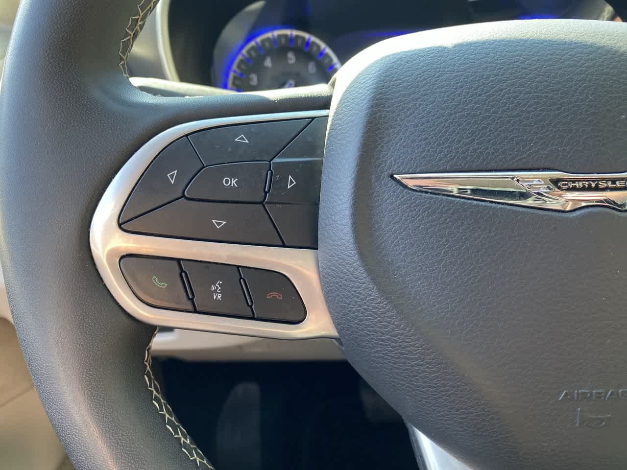 Used 2023 Chrysler Pacifica Touring-L FWD image 20