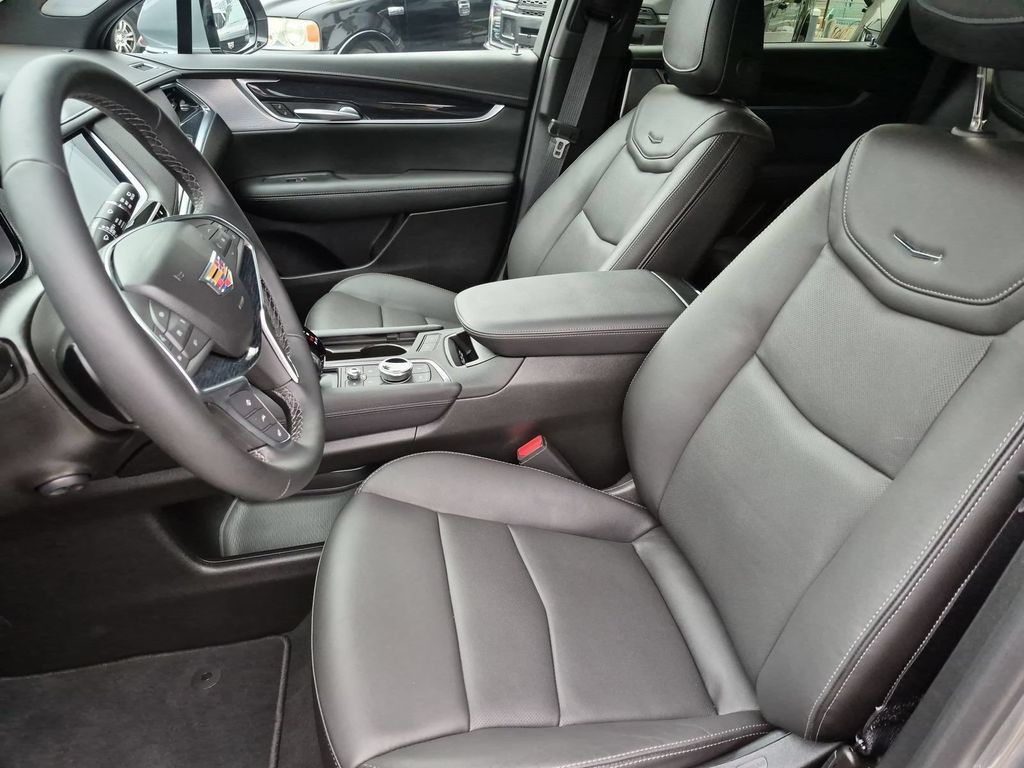 Used 2026 Cadillac XT5 Premium Luxury w/ Driver Assist Package FWD image 12