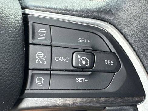 Used 2022 Jeep Grand Cherokee L Limited AWD/4WD image 29