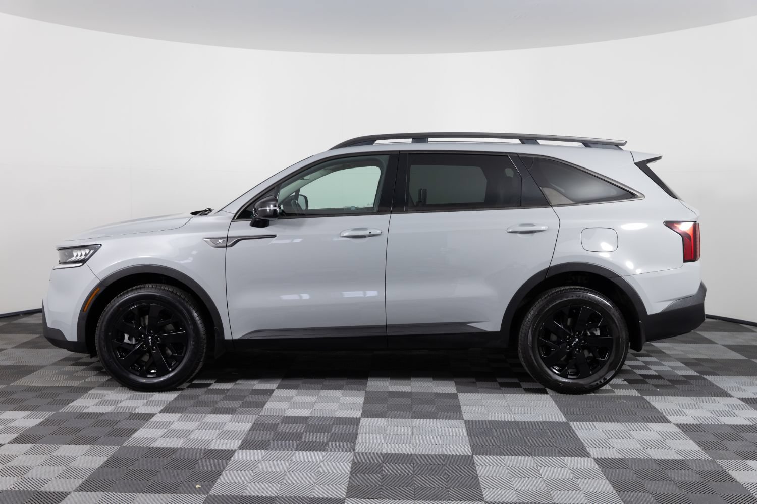 Used 2023 Kia Sorento S w/ Panoramic Sunroof Package AWD/4WD image 3