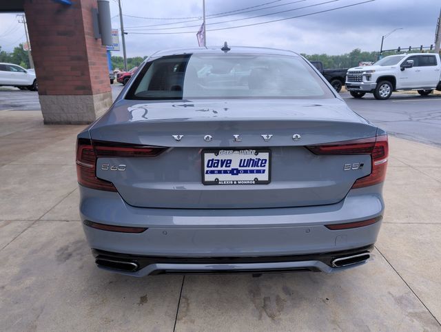 Used 2022 Volvo S60 B5 Momentum AWD/4WD image 8