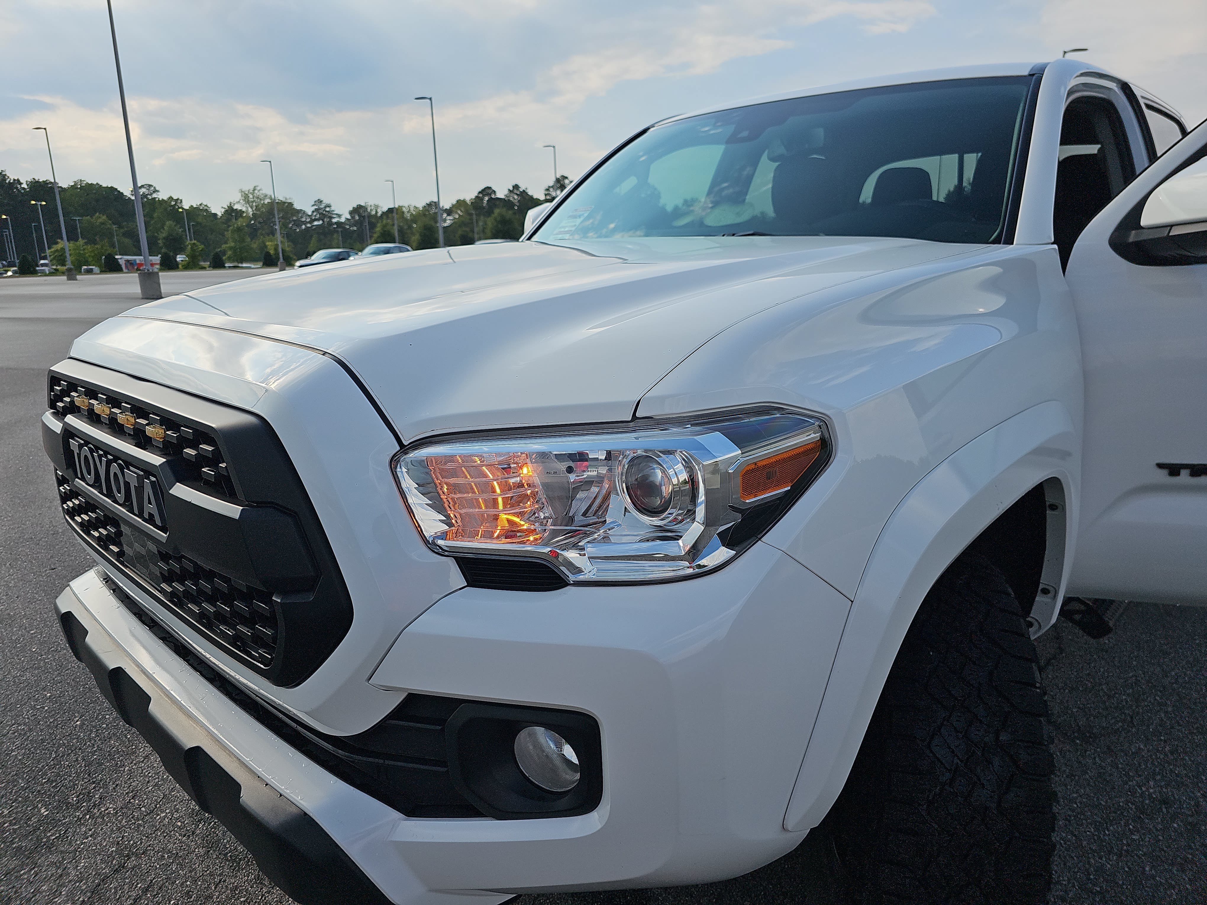 Used 2021 Toyota Tacoma SR5 RWD image 31