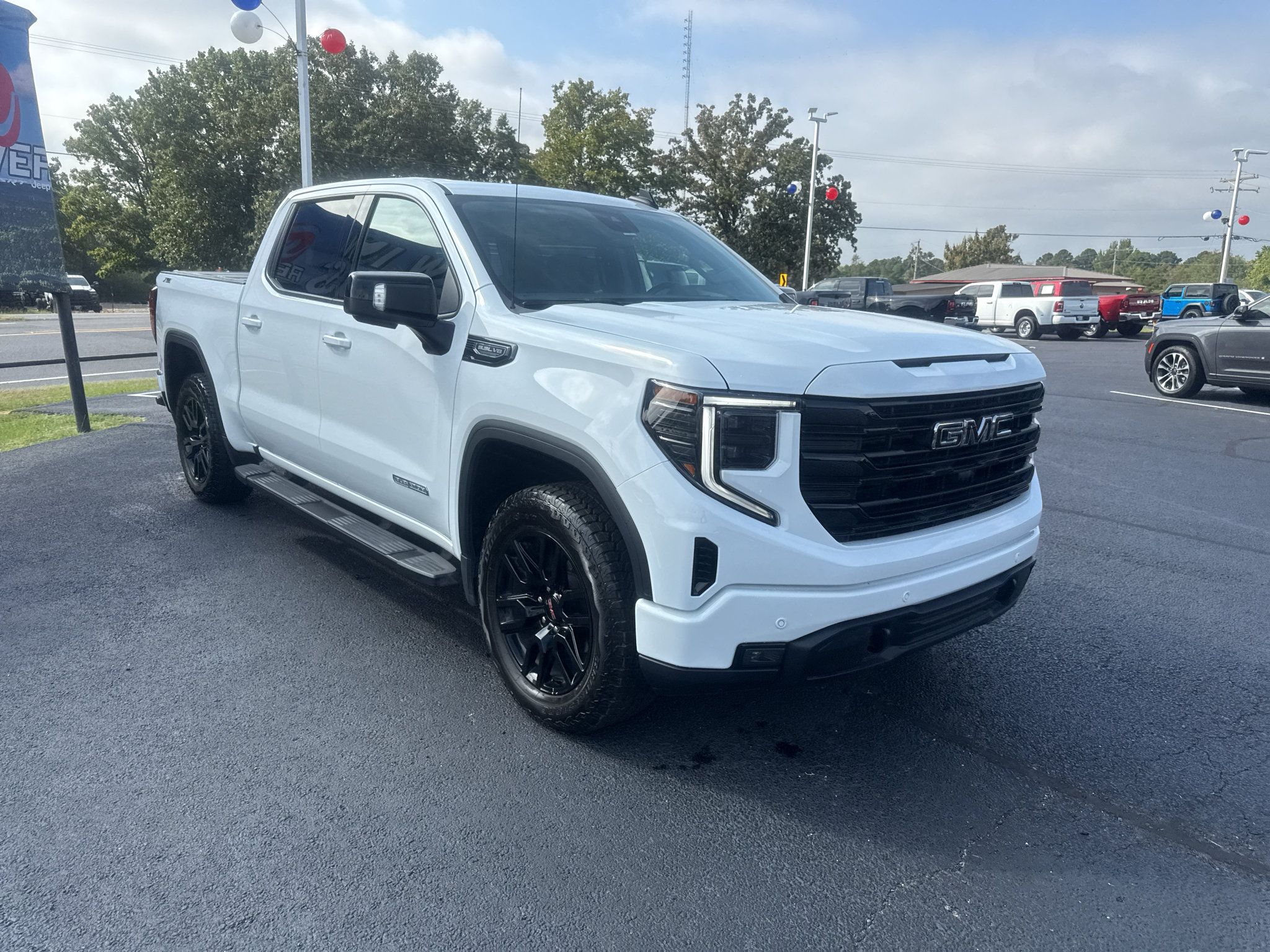Used 2024 GMC Sierra 1500 Elevation w/ Elevation Premium Package AWD/4WD image 3