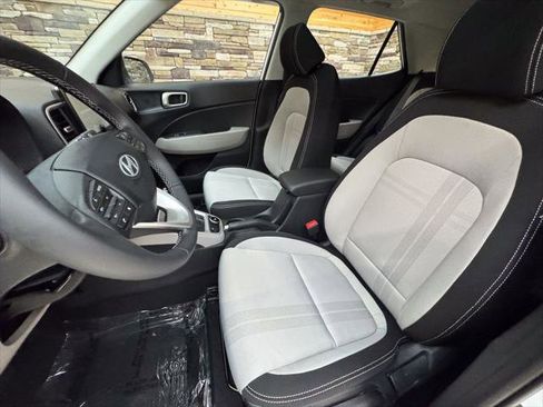 New 2026 Hyundai Venue SEL image 18