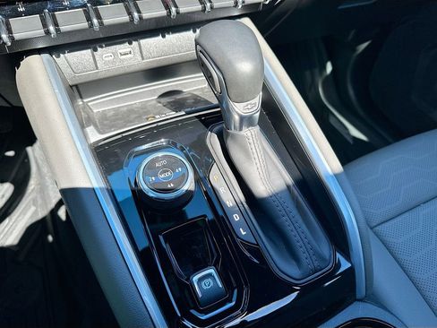 Used 2025 Chevrolet Colorado ZR2 w/ Midnight Edition image 22