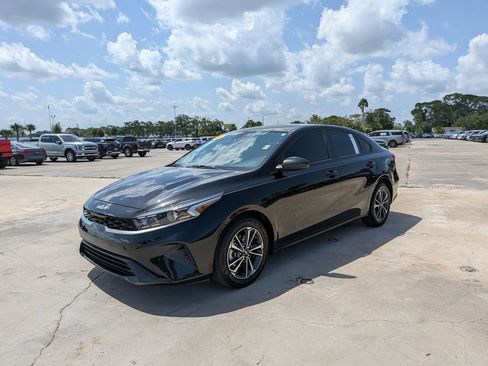 Certified 2023 Kia Forte LXS FWD image 4