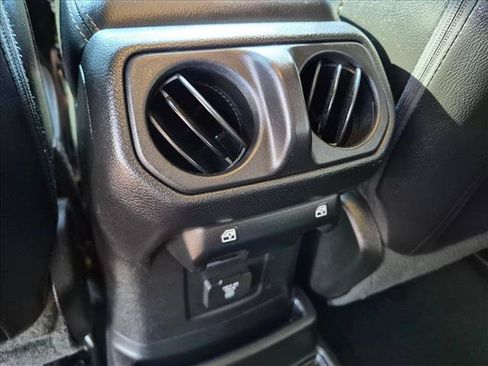 Used 2020 Jeep Wrangler Unlimited Sahara w/ Uconnect 4C Nav & Sound Group AWD/4WD image 24