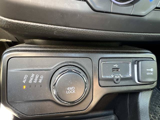 Used 2023 Jeep Renegade Altitude w/ Sun/Sound Group AWD/4WD image 16