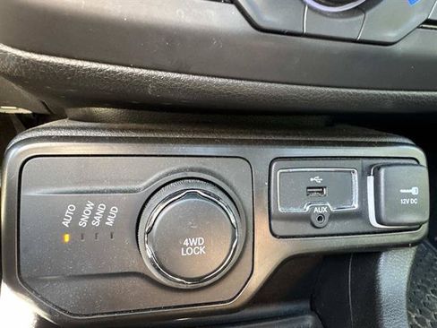 Used 2023 Jeep Renegade Altitude w/ Sun/Sound Group AWD/4WD image 16