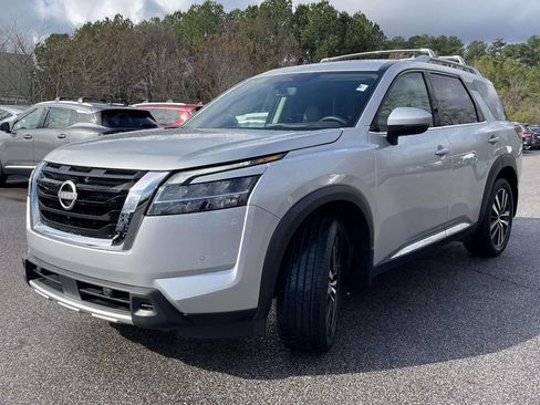 Used 2024 Nissan Pathfinder Platinum w/ Cargo Package image 7