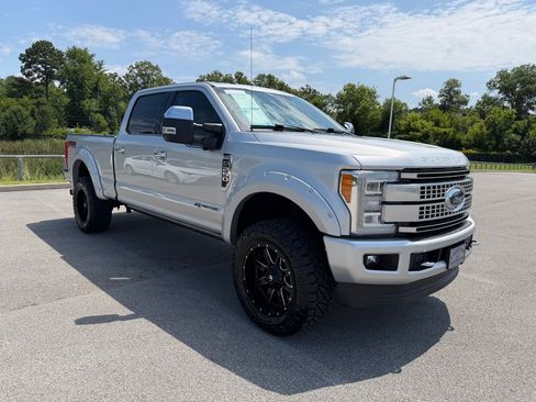 Used 2018 Ford F250 Platinum w/ Platinum Ultimate Package AWD/4WD image 7
